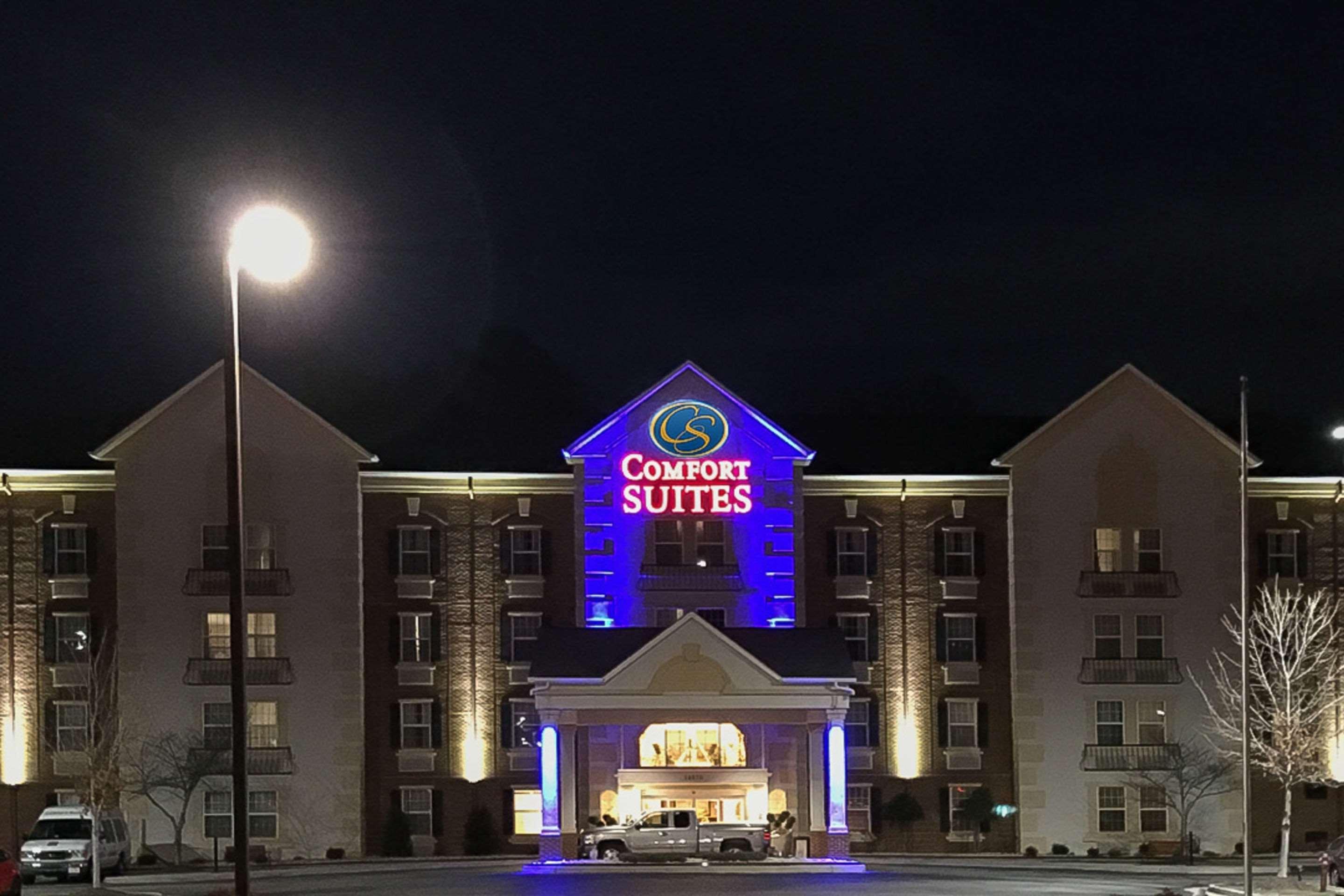 Comfort Suites Newport News Airport Exterior photo