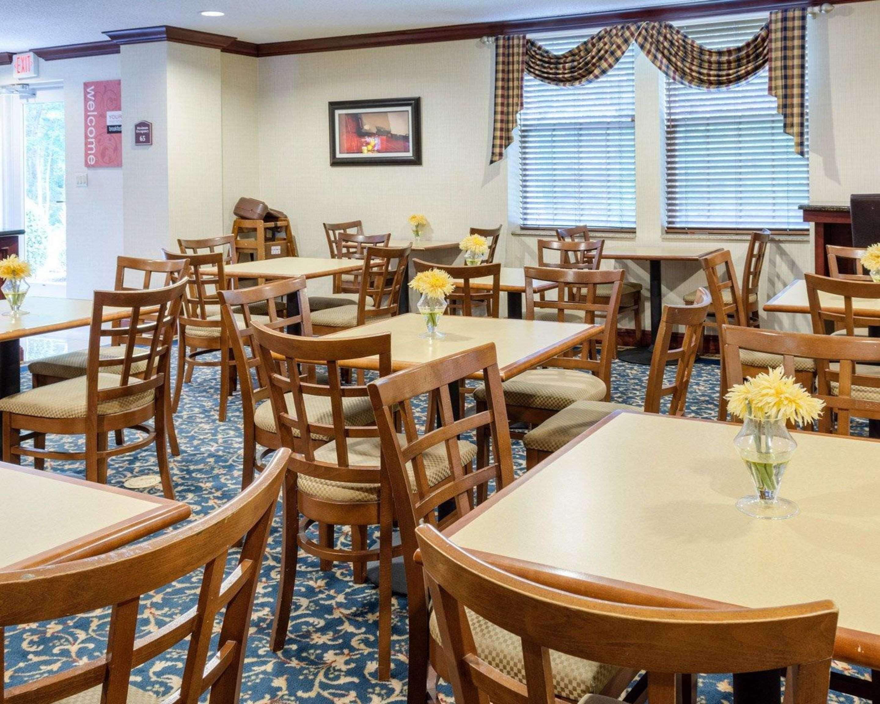 Comfort Suites Newport News Airport Exterior photo
