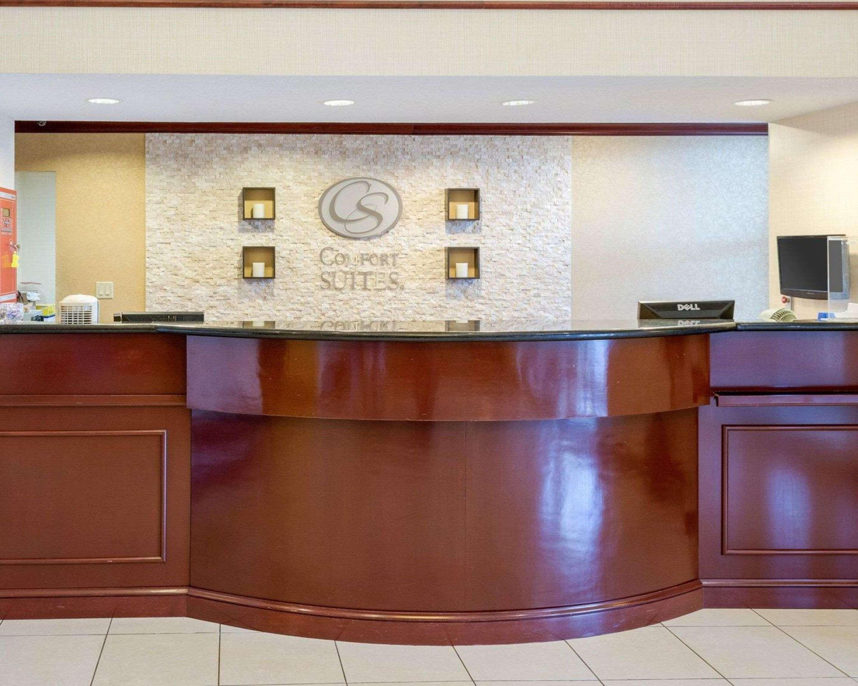 Comfort Suites Newport News Airport Exterior photo