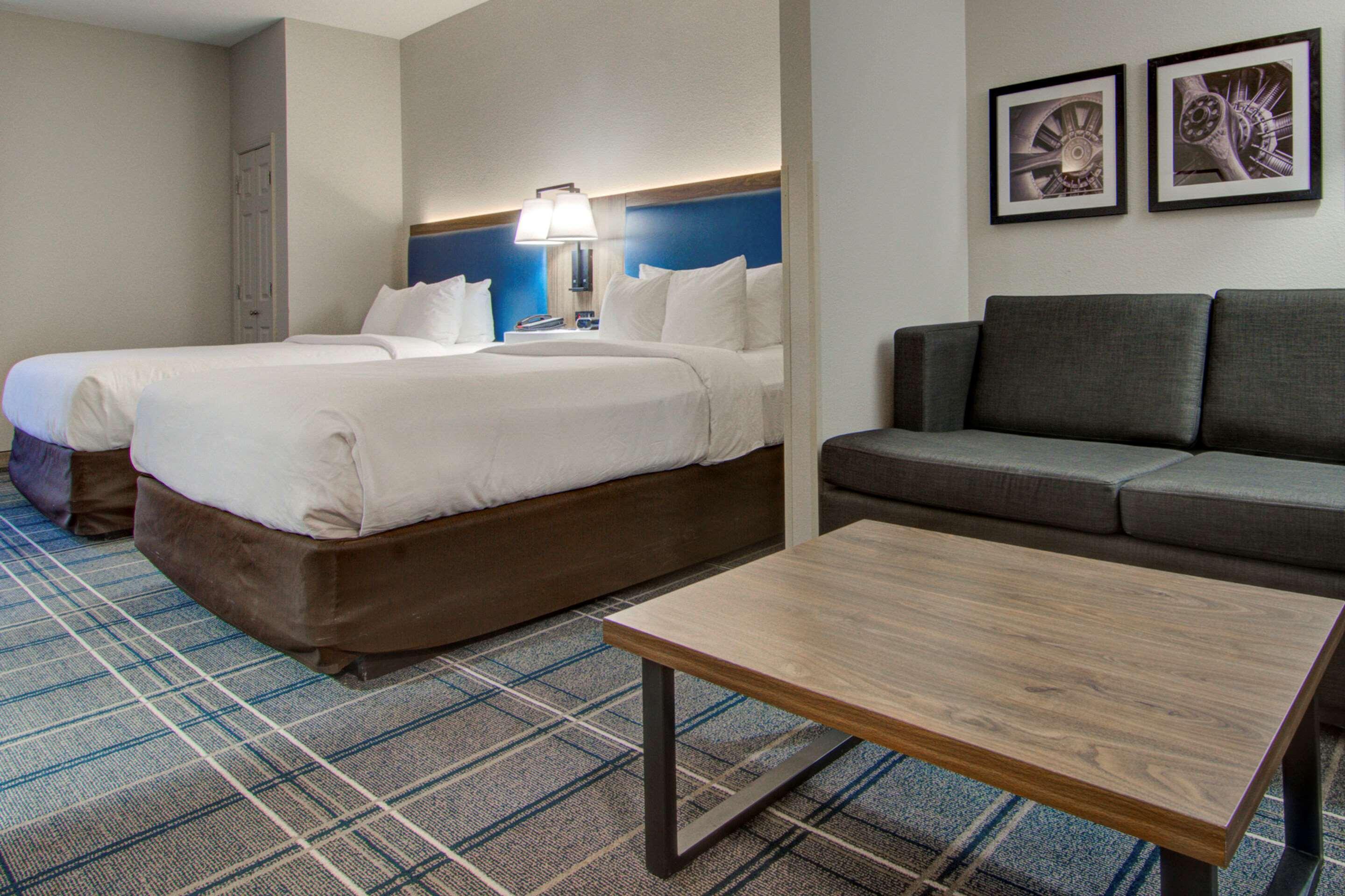 Comfort Suites Newport News Airport Exterior photo