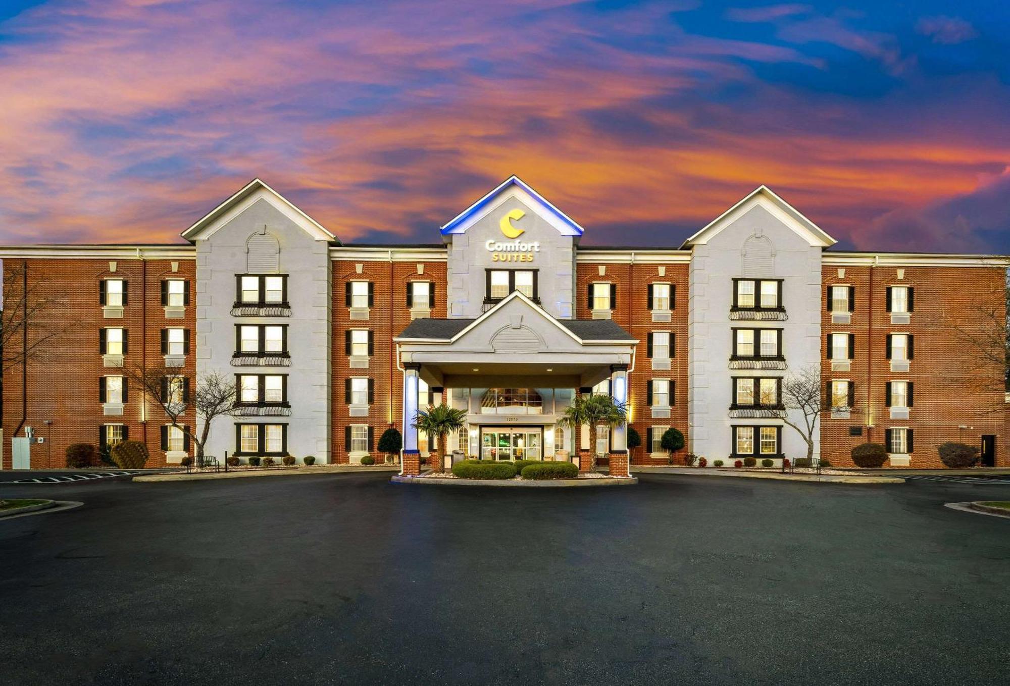 Comfort Suites Newport News Airport Exterior photo