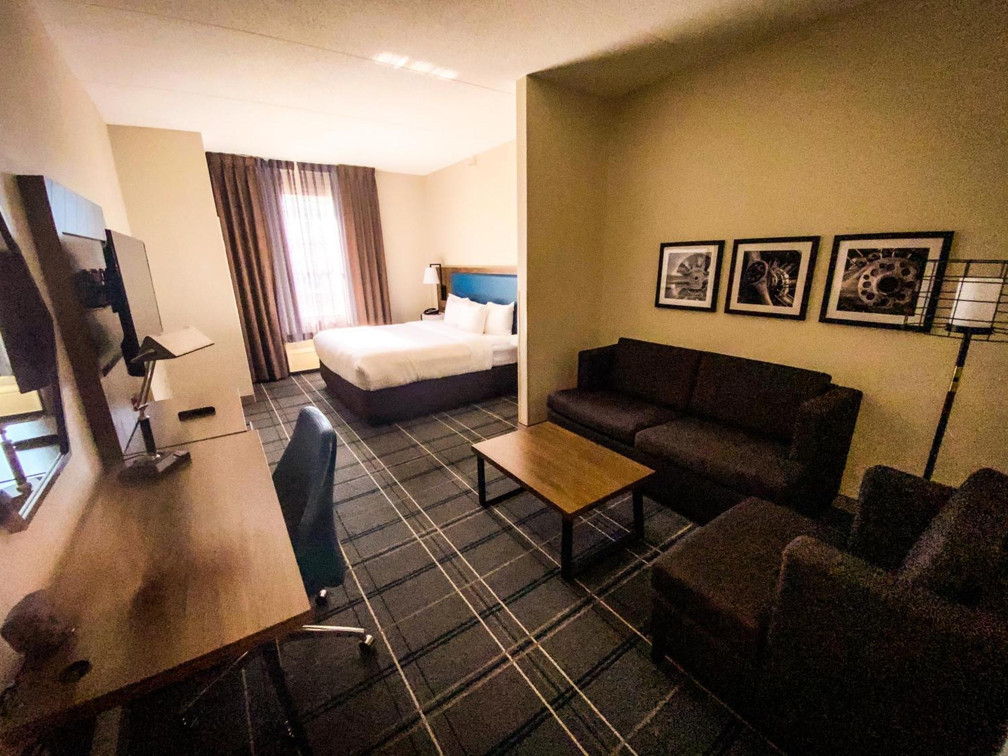 Comfort Suites Newport News Airport Room photo